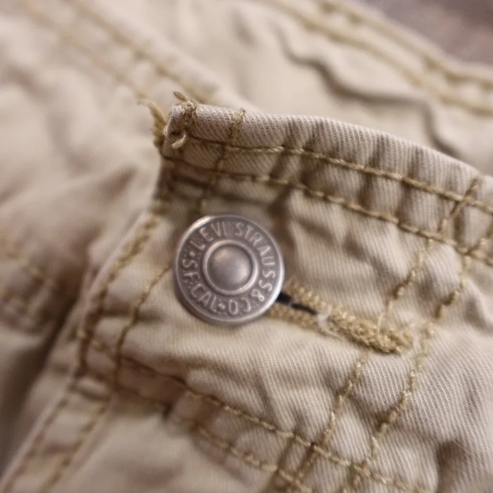 Levi's Cargo Shorts - Men's Size‎ 32 Beige